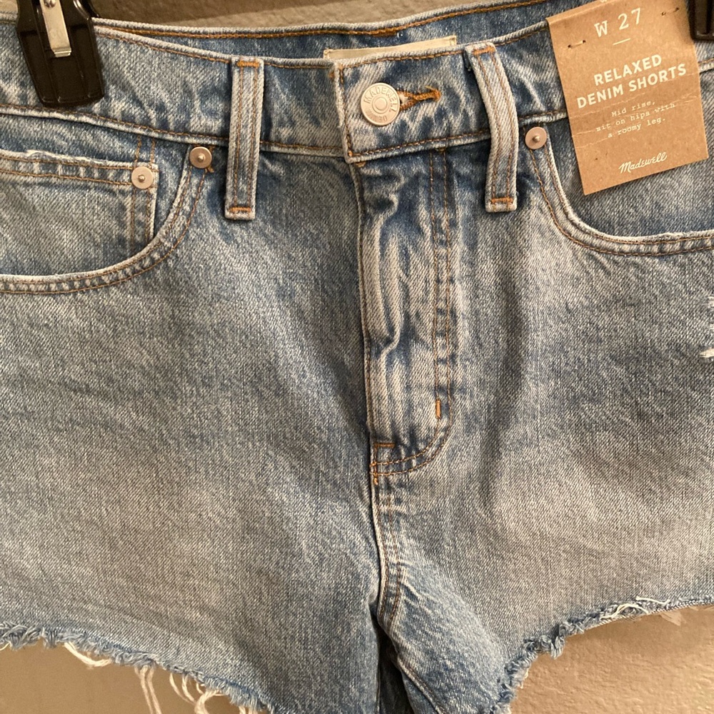 NWT: Madewell relaxed, distressed mid rise denim shorts, size 27 - Picture 4 of 12